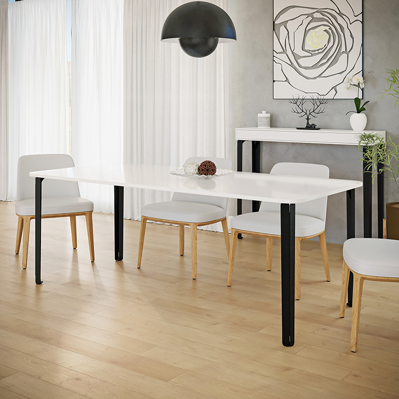 Pieds de table haute en acier coloris carbone dans un salon