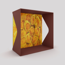 Voile de fond motif roses jaunes avec le cube-étagère échancré en acier couleur red-brown