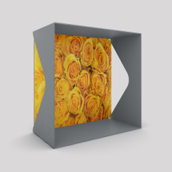 Cube-étagère échancré en acier, gris métallisé avec son voile de fond roses jaunes